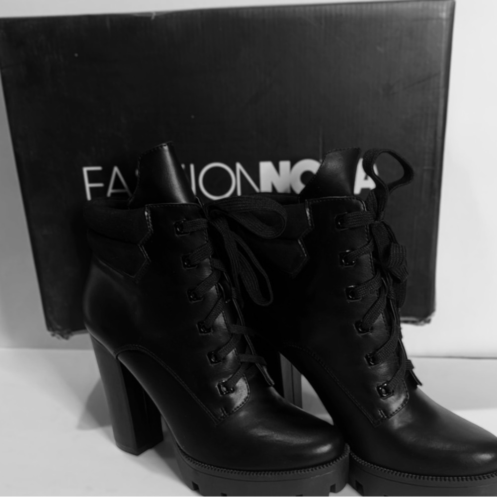 Fashion Nova Black Heeled Boots with Chunky Heel